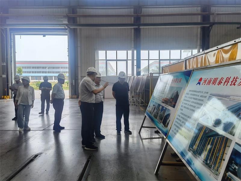 河南省人民政府副秘書(shū)長(zhǎng)賀振華一行到公司開(kāi)展主題黨日活動(dòng)