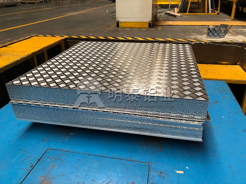 小五條筋花紋鋁板-1060/1100/3003/5052花紋板定制生產(chǎn)